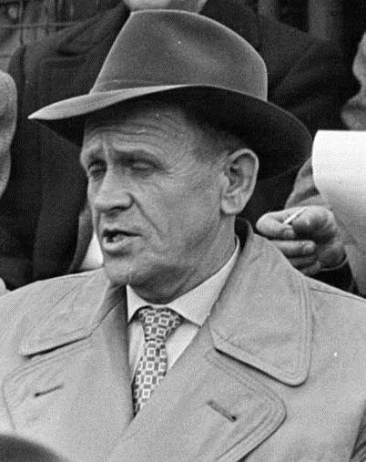 Bundestrainer Sepp Herberger im Mai 1956. (Foto: Allgemeiner Deutscher Nachrichtendienst / Zentralbild-Beyer Bey-Ho / Bundesarchiv Bild Nr. 183-38701-0032) Link zur Lizenz: https://creativecommons.org/licenses/by-sa/3.0/de/deed.de
