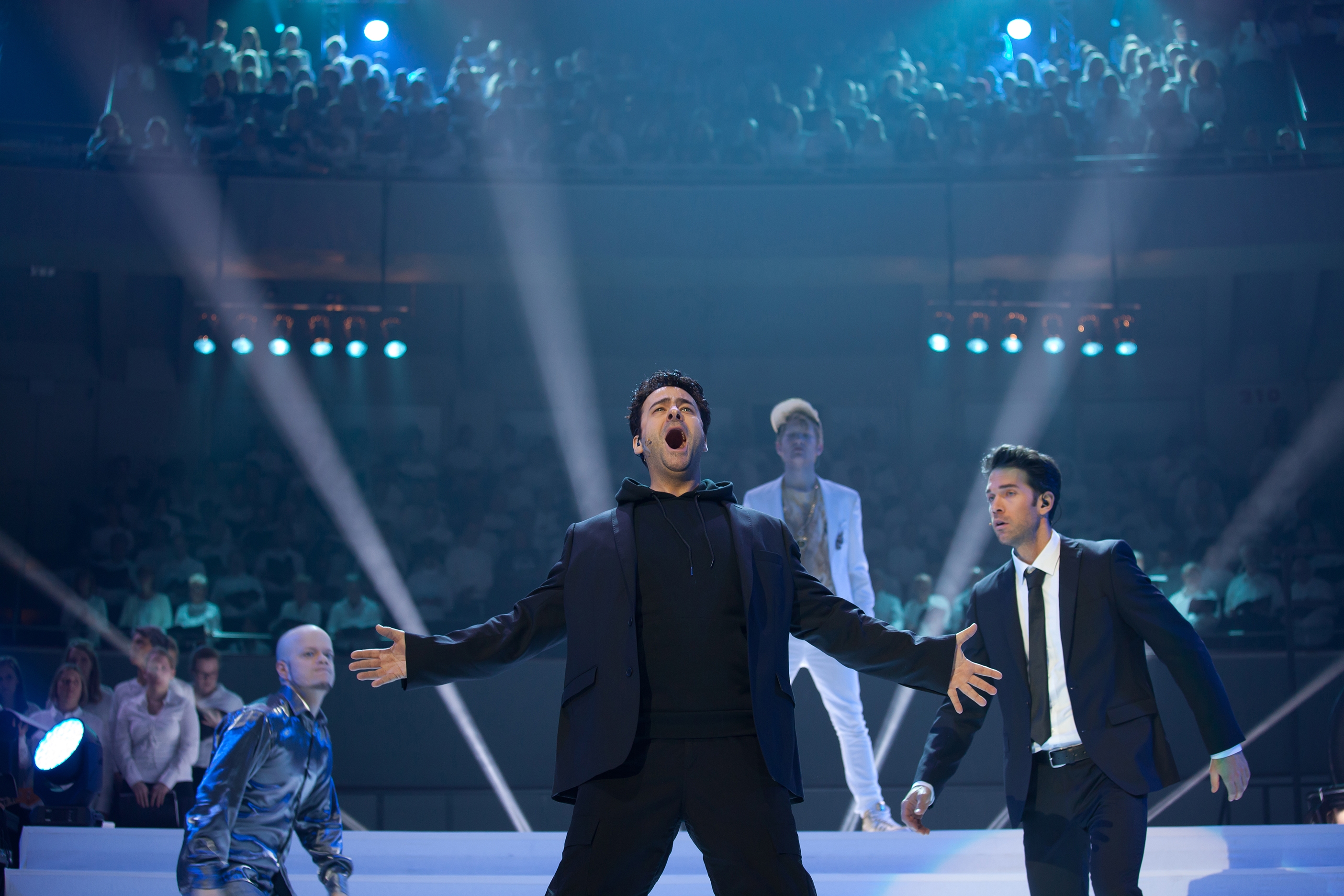 Wiederkehr zum Kirchentag: Pop Oratorium „Luther", hier eine Szene der Uraufführung in der Dortmunder Westfalenhalle am 31. Oktober 2015 – mit Frank Winkels (Mitte) in der Titelrolle. des Reformators.